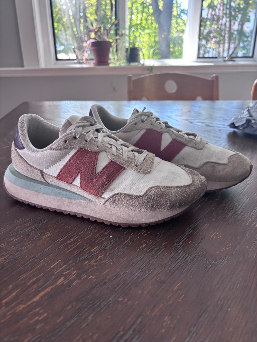 New Balance 237 Women's retro sneakers